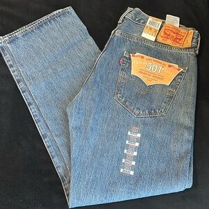 Men Levi’s straight leg jeans size: 36w x 32L color: washed blue